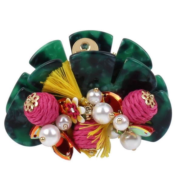 Betsey Johnson Accessories - 🆕 BETSEY JOHNSON leaf hair clip